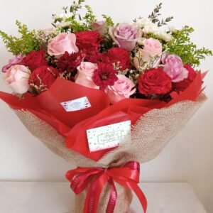 Medium bouquet with 3-color roses, chrysanthemum, and eucalyptus – MuscatFnC