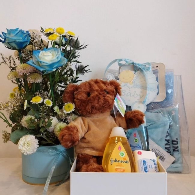 Celebrate a baby boy with this elegant gift pack of roses, snapdragons, limonium, and baby’s breath – by MuscatFnC.